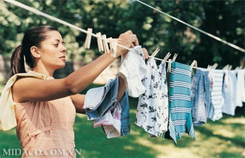 Làm thế nào để giặt và phơi quần áo nhanh khô trong những ngày trời nồm ẩm ướt?